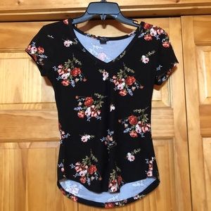 Rue 21 black, red, & pink floral stretchy T-shirt